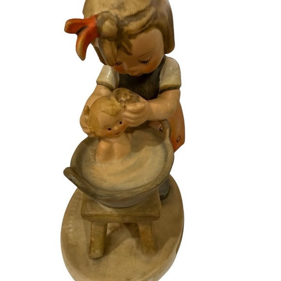 Vintage Hummel Doll Bath #319 Goebel West Germany 5 inch Figurine Bath Time - Picture 2 of 5